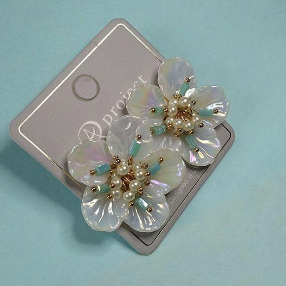 Beautiful Retro Floral Shell Like Earrings - Picture 3 of 9